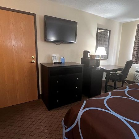 Готель Super 8 By Wyndham Cleveland Tx Екстер'єр фото