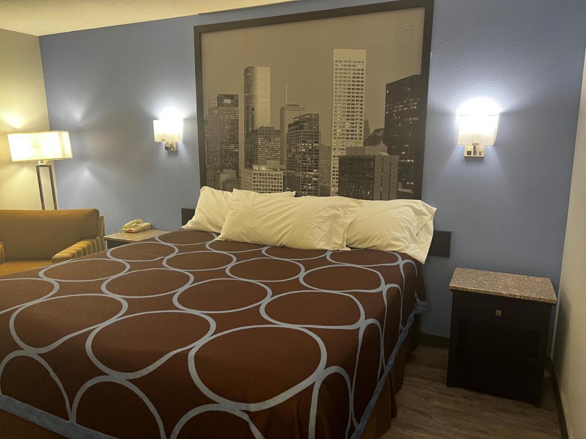 Готель Super 8 By Wyndham Cleveland Tx Екстер'єр фото